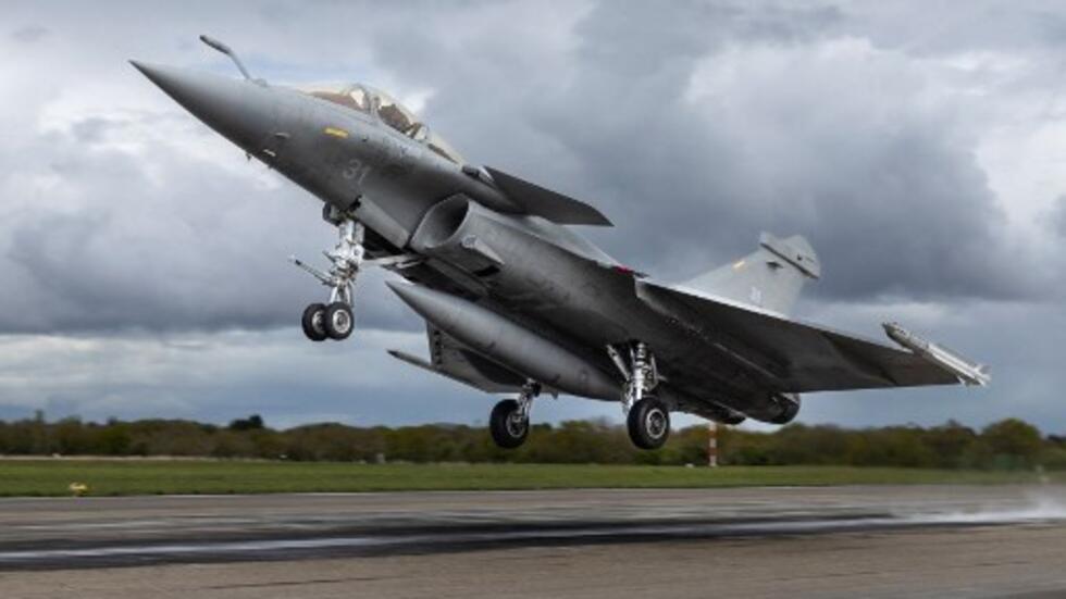 Ảnh minh họa: Chiến đấu cơ Rafale của Pháp diễn tập tại căn cứ hải quân Landivisiau, Saint-Servais, miền tây nước Pháp, ngày 16/04/2025.