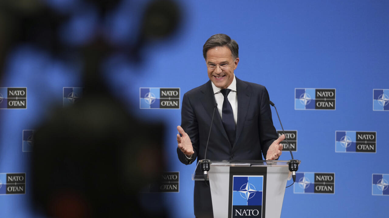 Incursion russes en Europe: l'Otan change de ton mais sa réponse reste mesurée