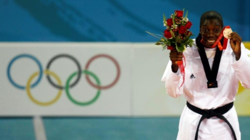 A francesa Gwladys Epangue, medalhista de bronze no taekwondo nas Olimpíadas de Pequim, 22 de agosto de 2008