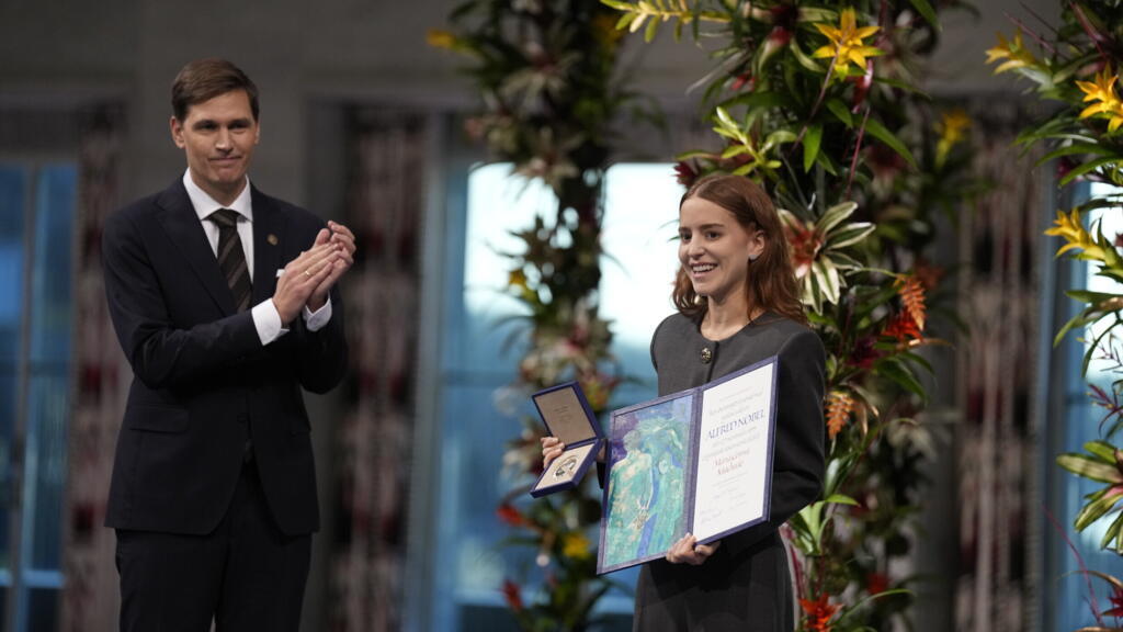 La hija de María Corina Machado recibe el Nobel de Paz en su nombre
