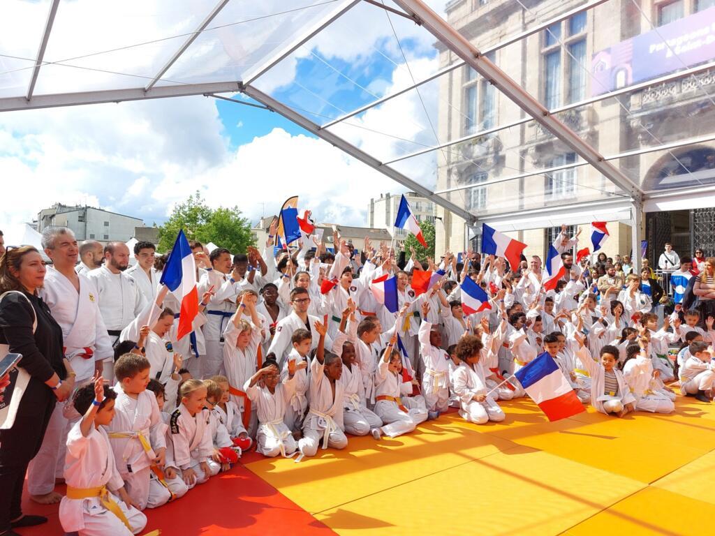 Ils étaient 200 apprentis judokas de Seine-Saint-Denis venus rencontrer leur idole.