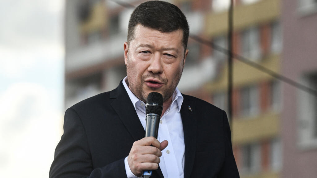 Le chef du parti Liberté et démocratie directe (SPD), Tomio Okamura, prononce un discours lors d'un rassemblement électoral pour les élections générales, le 3 septembre 2025, à Kladno, en République tchèque. Les élections législatives sont prévues le 3 octobre 2025 en République tchèque.