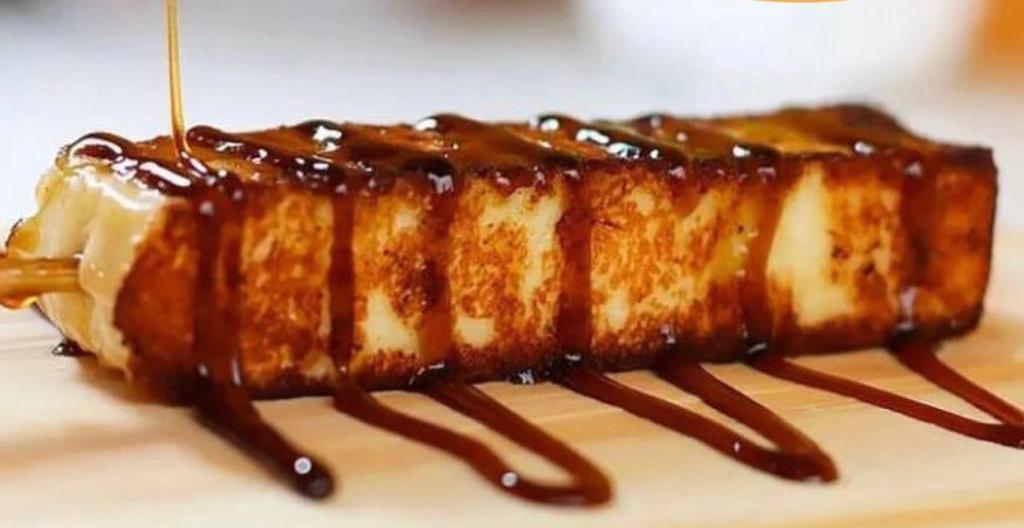 Queijo coalho assado com melaço de cana_