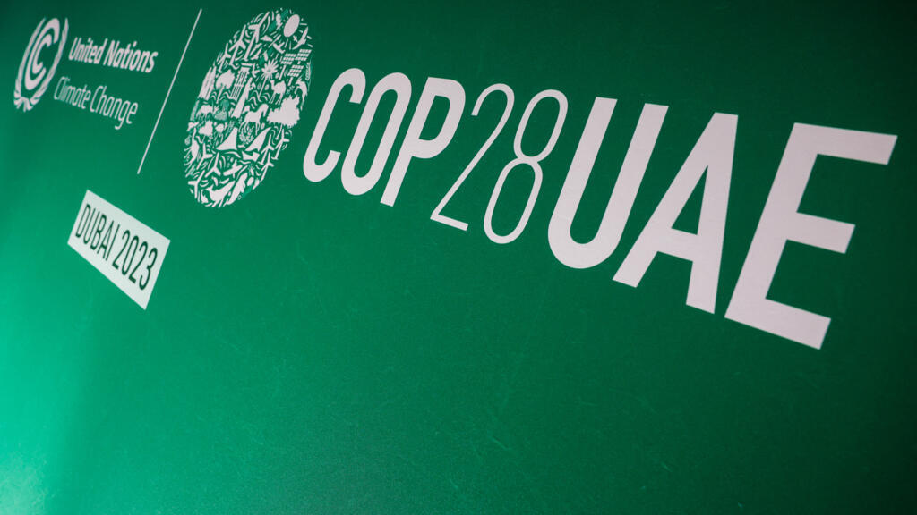 Un logo de la COP28 avant le début du sommet à Dubaï, le 28 novembre 2023.