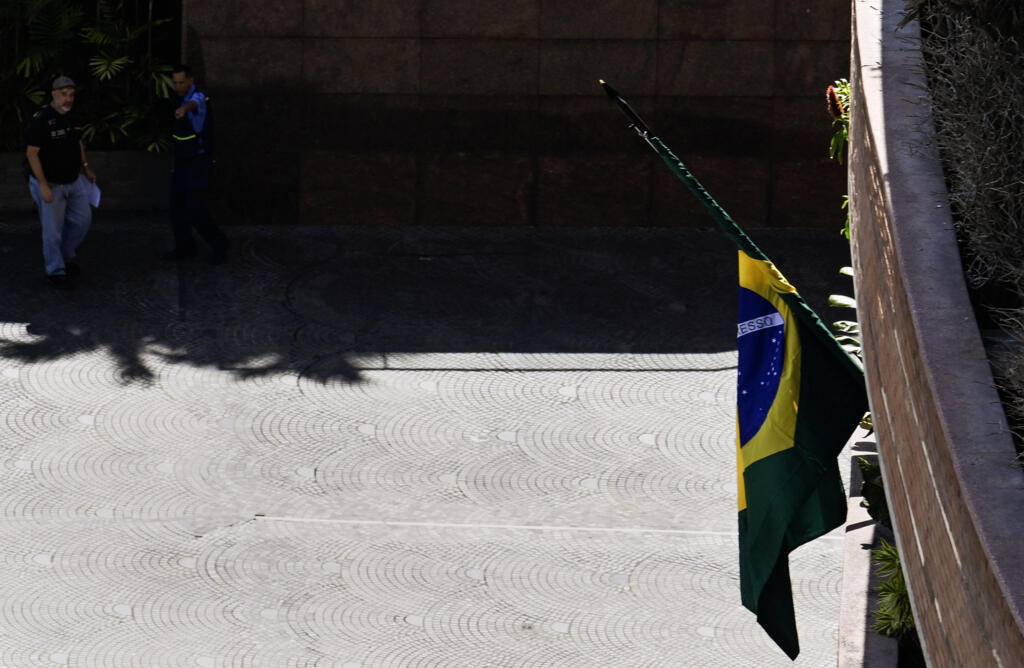 Em 1º de agosto de 2024, o presidente argentino Javier Milei agradeceu ao Brasil por assumir a custódia da embaixada de seu país na Venezuela, depois que os funcionários foram obrigados a sair quando Buenos Aires questionou a reeleição de Nicolas Maduro. Na mesma data, uma bandeira brasileira foi hasteada na  embaixada da Argentina em Caracas.
