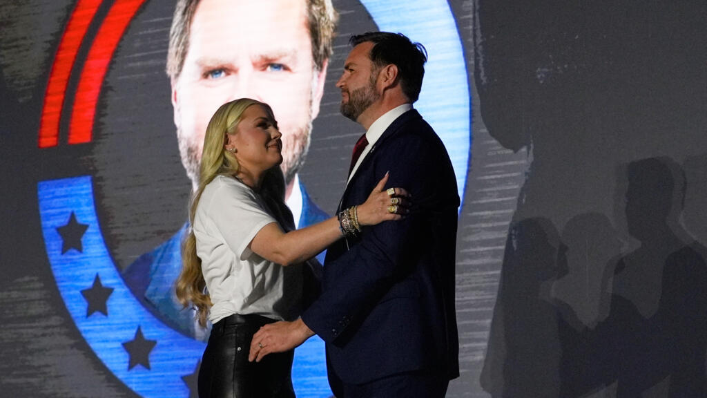 États-Unis: la veuve de Charlie Kirk poursuit l'œuvre de son mari avec le soutien de J.D. Vance