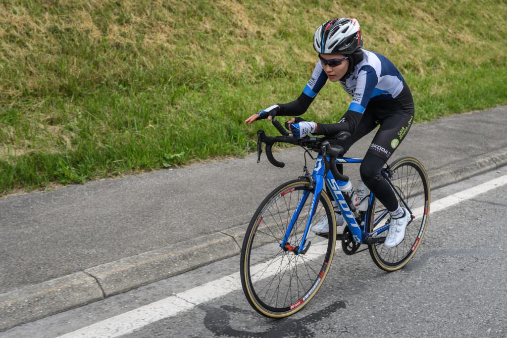 Lors d'une session d'entraînement pour la cycliste professionnelle Masomah Ali Zada à Aigle, en juillet 2021.