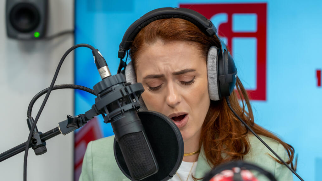 Leyah este autoarea proiectului 'Cinestezia', un proiect educativ în ale muzicii, un spectacol ce combină muzica clasică si muzica pop.