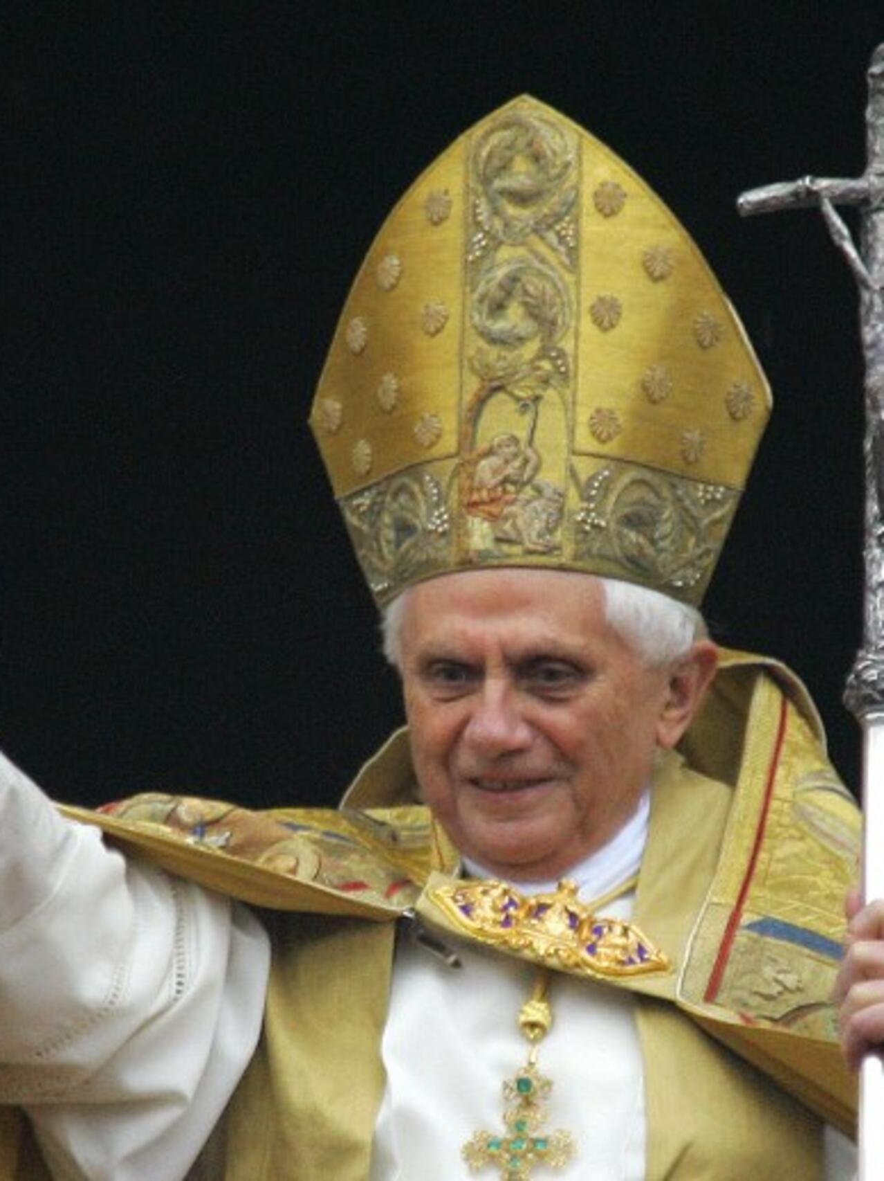 教皇方济各称其前任本笃十六世“病重”