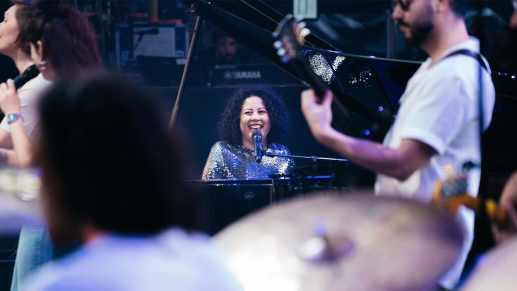 Nirina Rakotomavo sur la scène du Théâtre antique de Vienne, le 29 juin 2024.