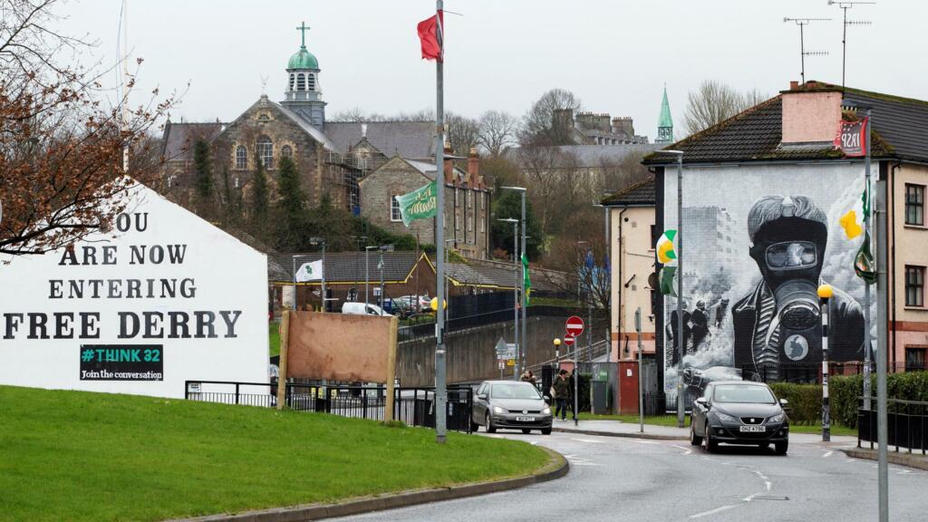 Des peintures murales à Londonderry, en Irlande du Nord. (Image d'illustration)