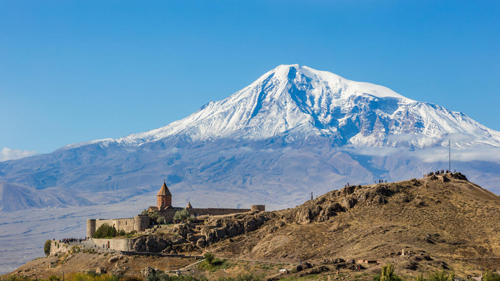 Le monastère de Khor Virap est un lieu de pèlerinage prisé des Arméniens et des touristes qui, depuis son promontoire, peuvent apprécier la vue sur Ararat.