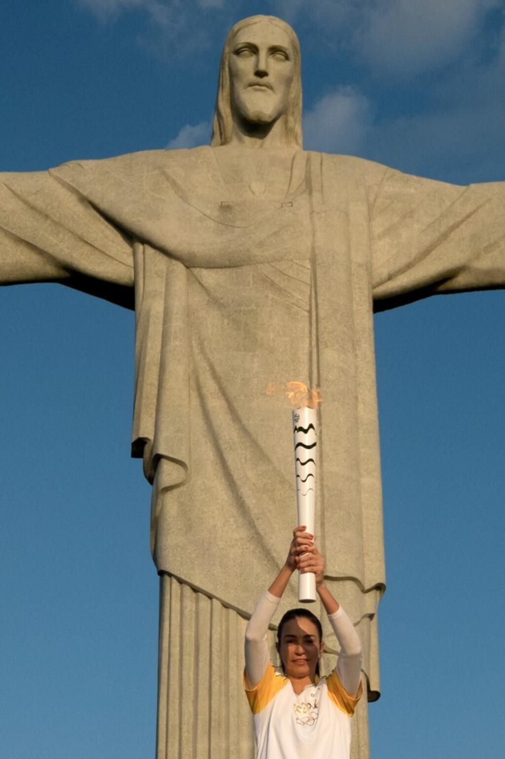 Nas quadras e nas areias, o mundo dá seu adeus definitivo à Isabel do Vôlei, ícone do esporte, que morreu em dezembro, aos 62 anos.