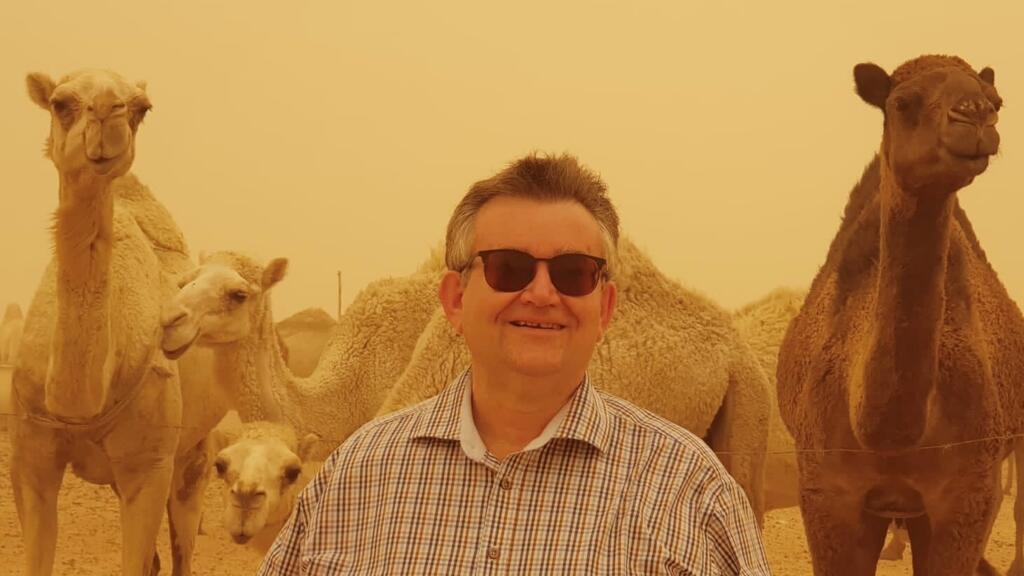 Pierre Razoux, en 2022, lors d'une tempête de sable à la frontière entre le Koweit et l'Irak.