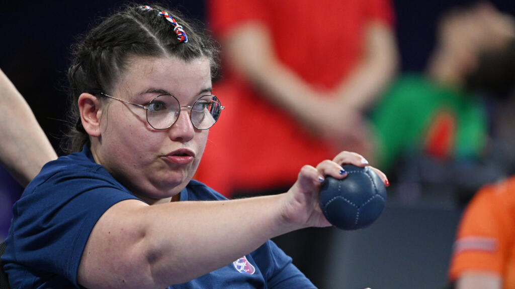 La para athlète française Aurélie Aubert a obtenu, lundi 3 septembre 2024, la médaille d'or de Boccia BC1, la première médaille française de l'histoire dans la discipline, en s'imposant en finale face à son adversaire singapourienne, aux Jeux paralympiques de Paris 2024.