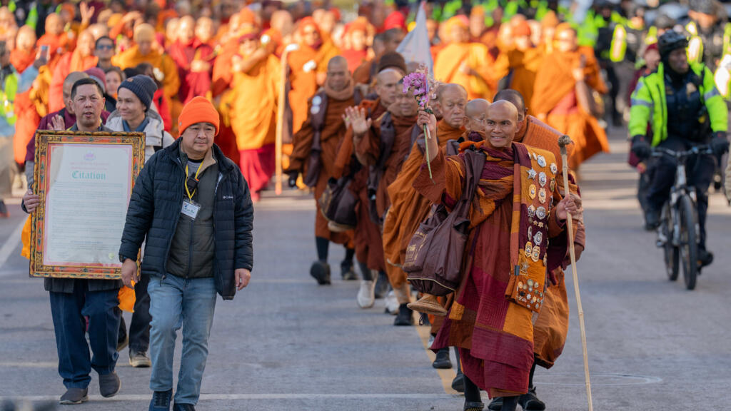 États-Unis: des moines bouddhistes ont marché 108 jours pour la paix jusqu'à Washington