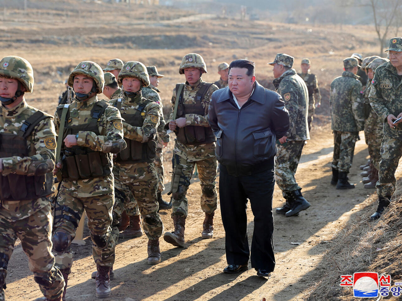 泽连斯基：朝鲜准备向俄罗斯派遣一万名士兵参战--“世界大战的第一步”