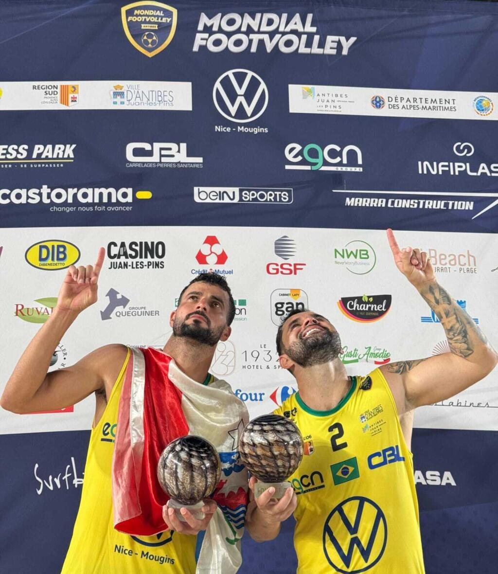 Dupla brasileira Franklin e Hiltinho foi campeã mundial de futevôlei, na França.