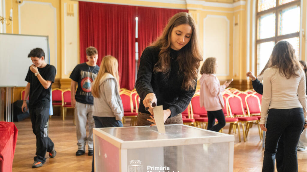 Elevii din 17 licee au propus proiecte pentru prima ediție a bugetului participativ în unități de învățământ din Timișoara