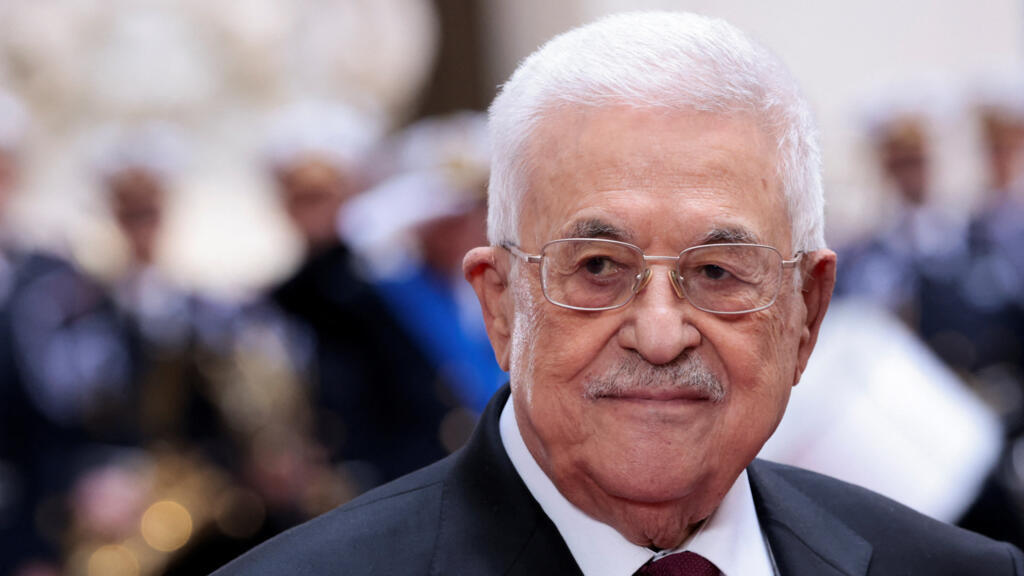 Mahmoud Abbas effectue sa première visite en France en tant que président de l'État de Palestine