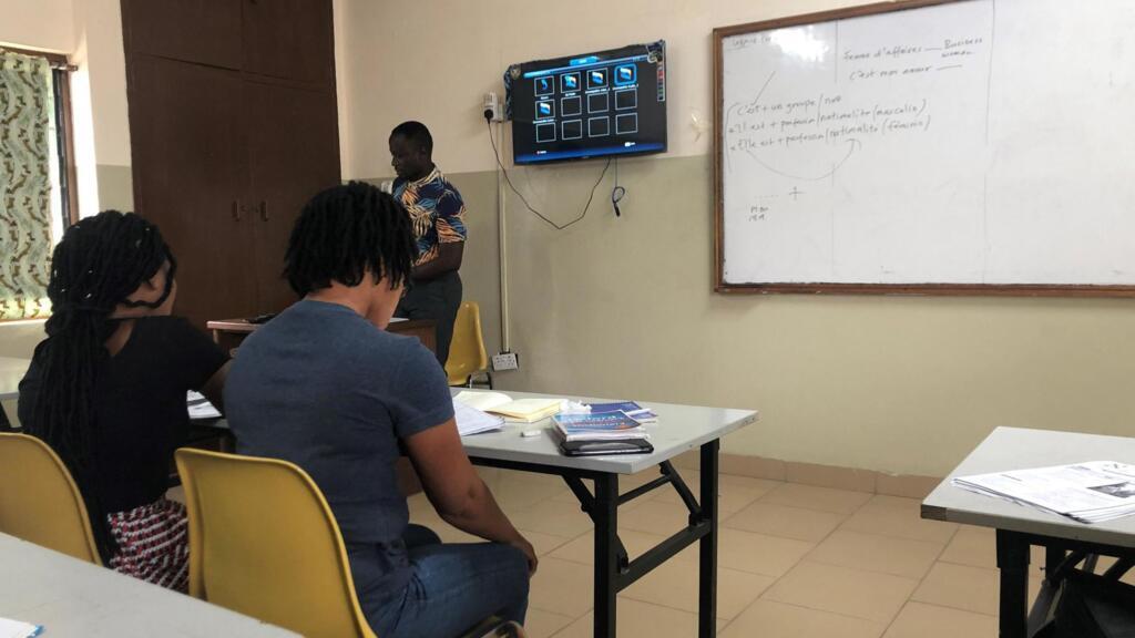 Les élèves qui apprennent le français ont tous entre 18 et 35 ans, et beaucoup voient avant tout cette langue comme un avantage sur le marché du travail.