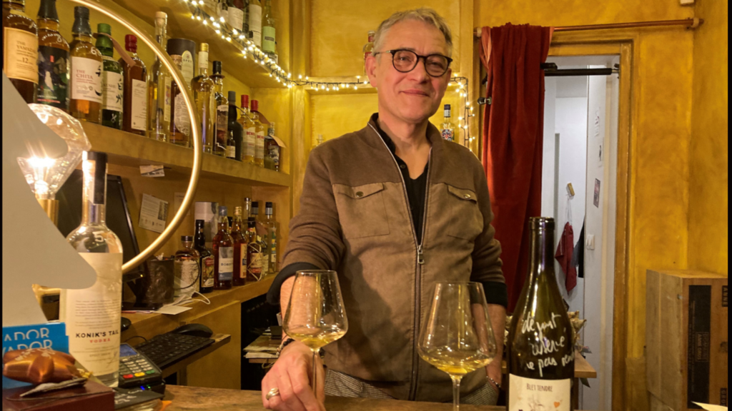 Jean Yves Dretzolis qui tient "mon p'tit' caviste" à Maison Alfort en banlieue parisienne