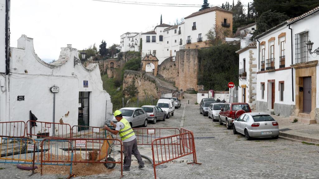 Une partie des Espagnols a repris le travail, essentiellement dans l’industrie et la construction. Ici, à Ronda, dans le sud de l'Espagne, le 13 avril 2020.