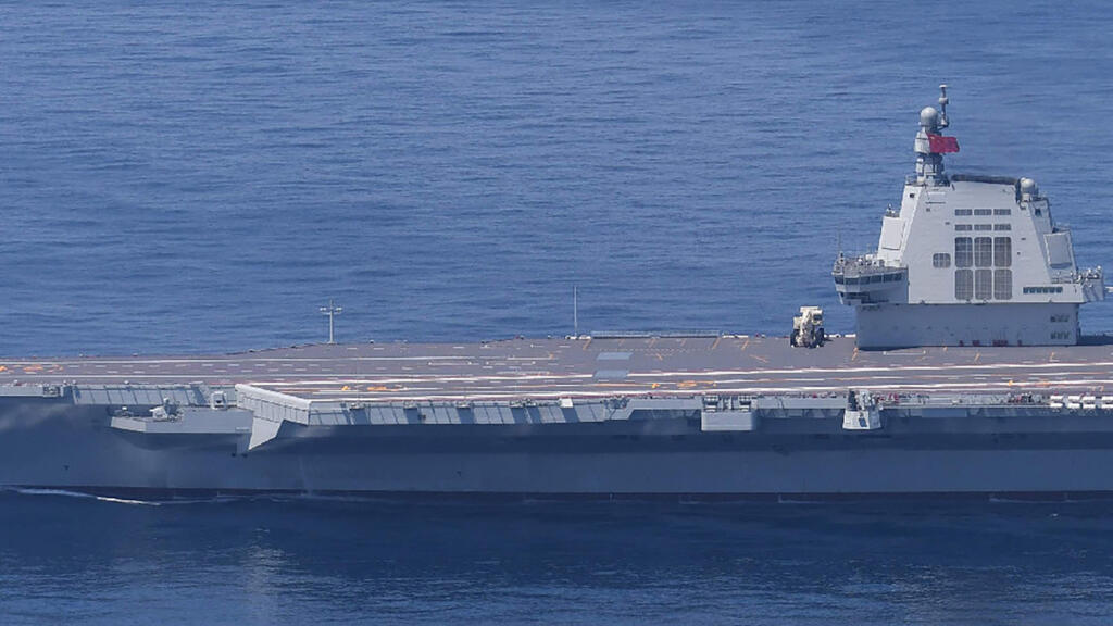 Fierté de la marine chinoise, le porte-avions «Fujan» a transité par le détroit de Taïwan