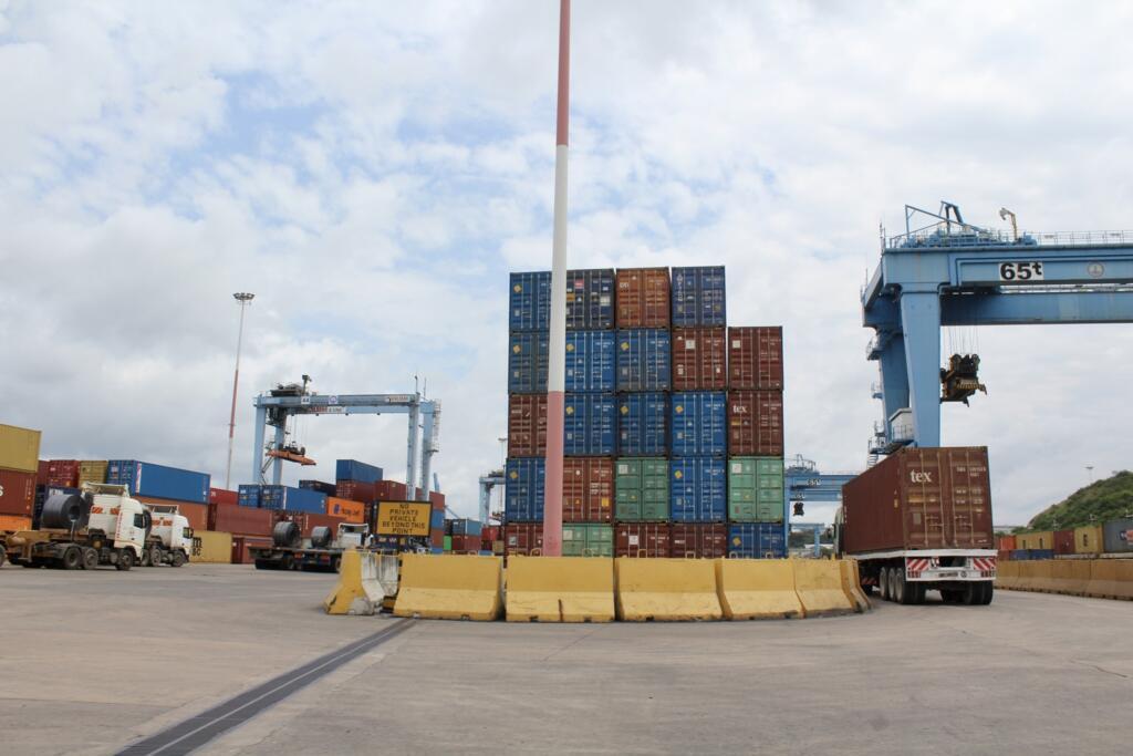 Des conteneurs stockés dans le port de Mombasa.
