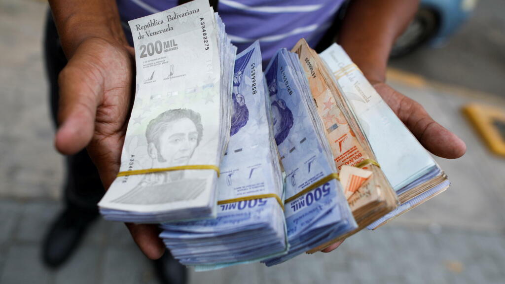 Venezuela anuncia conversão do Bolívar com corte de seis zeros.
