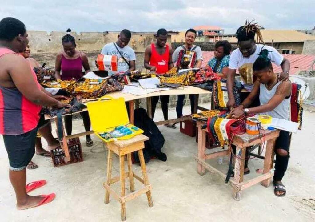 Atelier de fabrication de cartables à Lomé