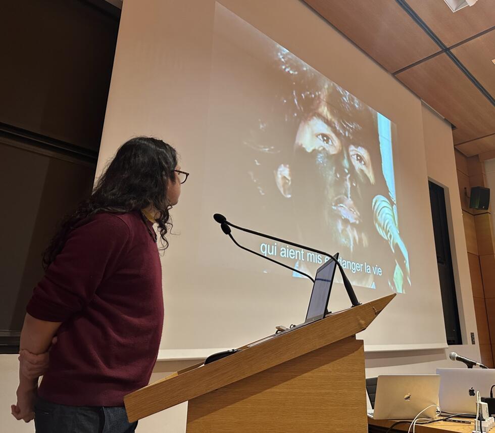 O antropólogo Idjahure Kadiwel, que também é poeta, declamou um texto autoral em francês e apresentou dois vídeos no evento “Ciências Vivas: Perspectivas Indígenas no Mundo da Pesquisa e das Artes”, em Paris, no dia 3 de fevereiro de 2025.