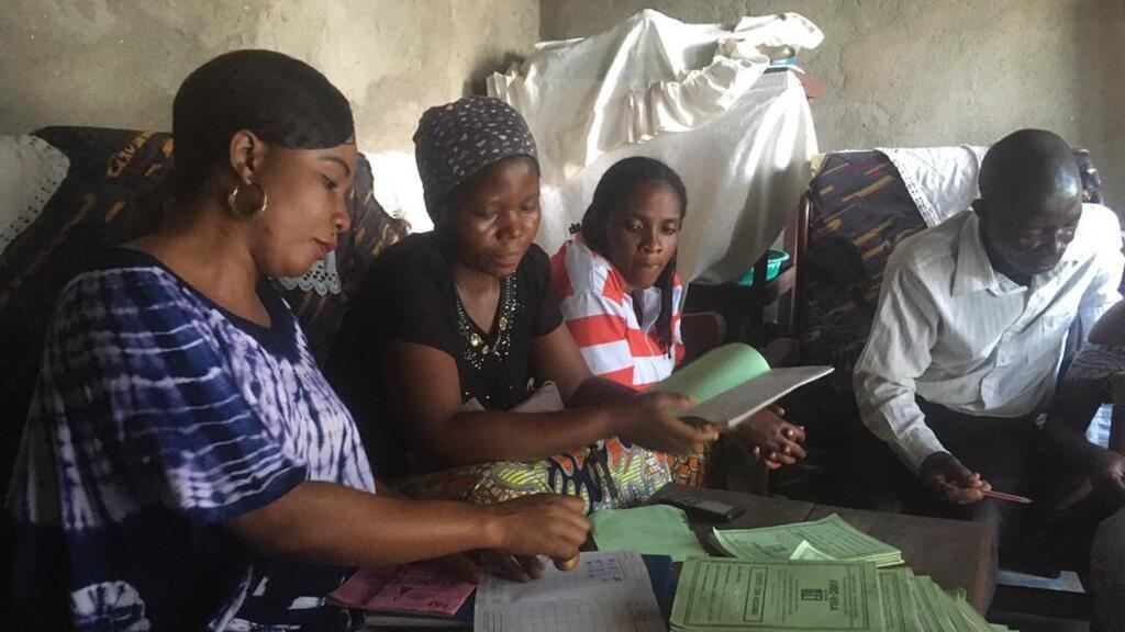 Des femmes en réunion.