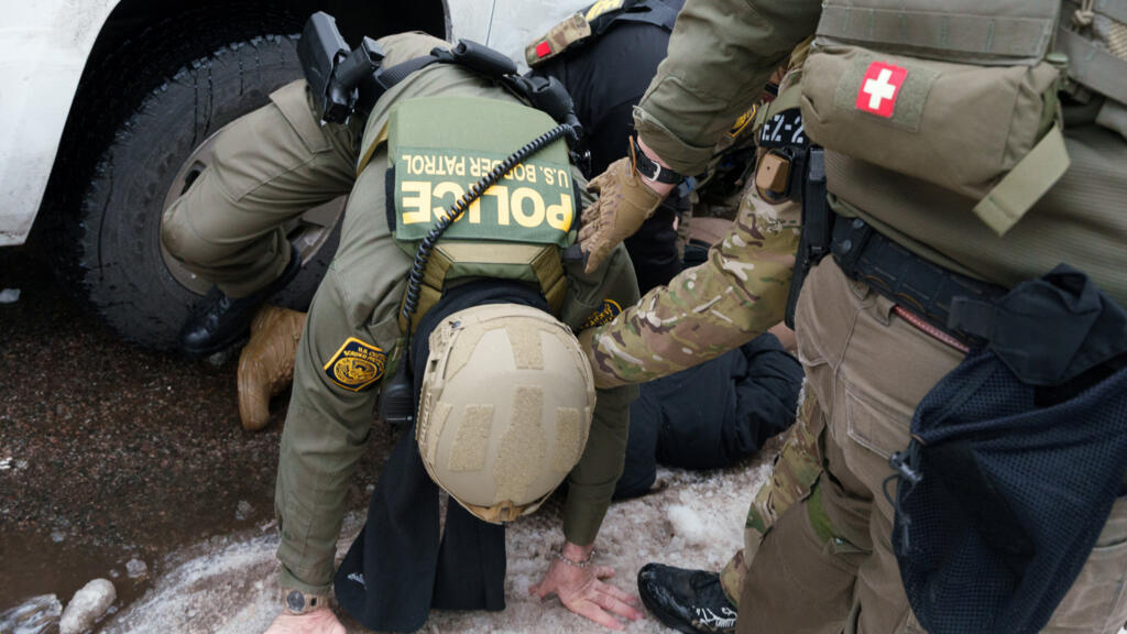 États-Unis: un agent d’ICE a tenté d’entrer dans le consulat de l’Équateur à Minneapolis, Quito proteste