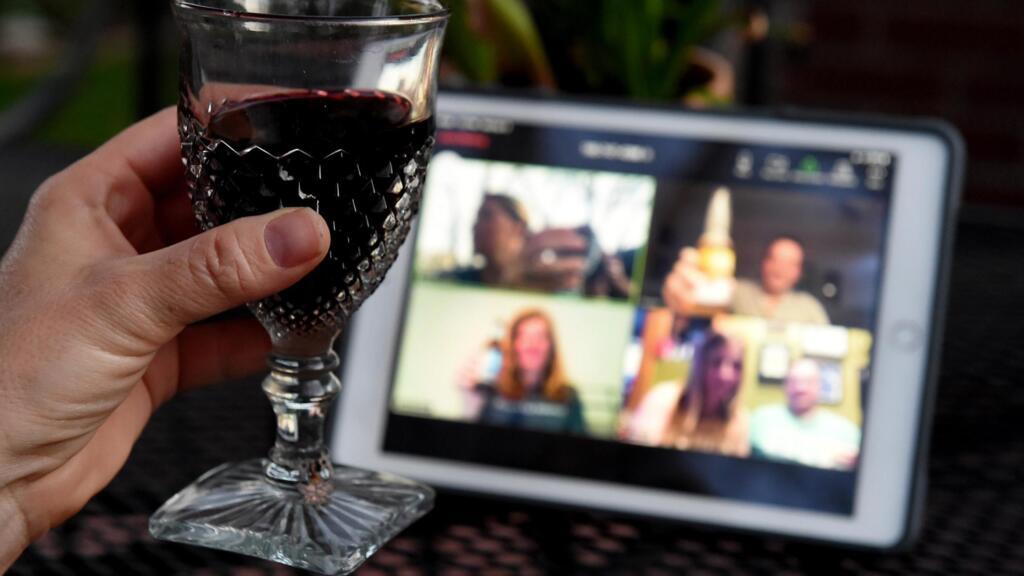 Les apéros en visio sont de plus en plus prisés en ces temps de confinement.