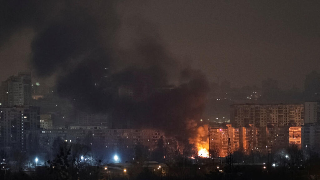 Ukraine: des bombardements russes nocturnes font au moins un mort et 15 blessés à Kiev et Kharkiv