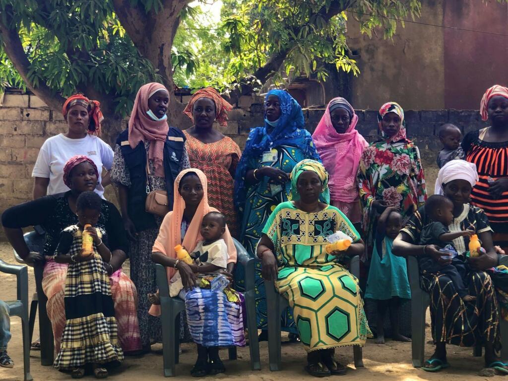 Un groupe de femmes lors d’une causerie avec une Badien Gox à Kolda (Casamance, Sénégal).