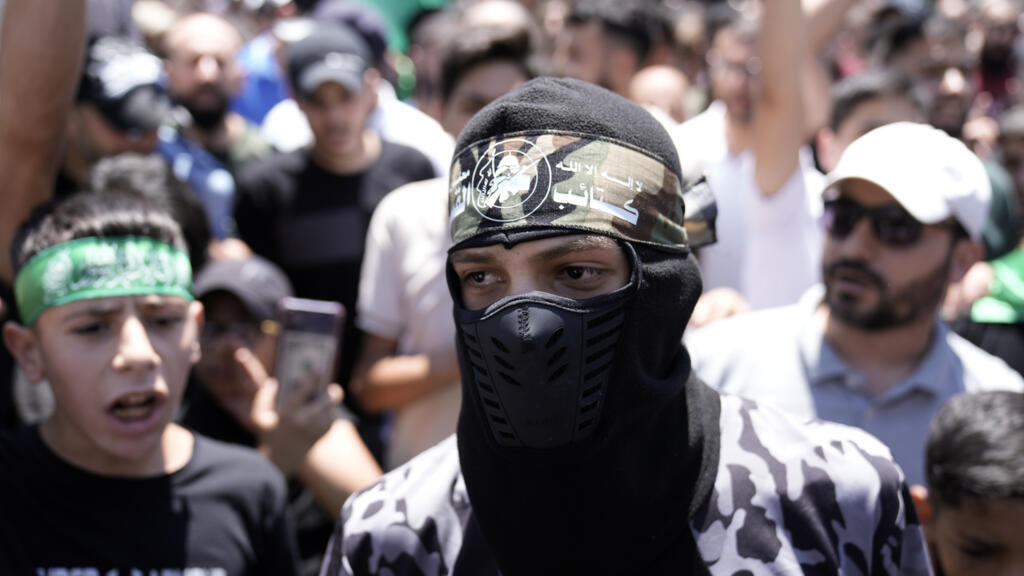 Protestations contre l'assassinat du haut dirigeant du Hamas, Ismail Haniyeh, dans la ville de Naplouse, en Cisjordanie, le mercredi 31 juillet 2024.