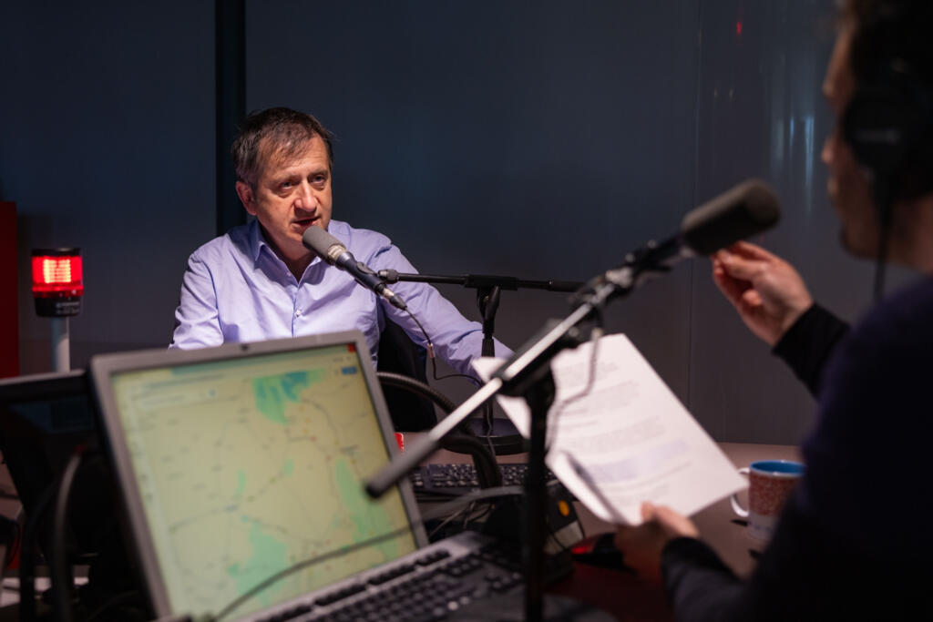 François-Xavier Lefranc, directeur de la publication de "Ouest-France", le mardi 23 avril 2024 à RFI durant l'enregistrement de "L'atelier des médias".