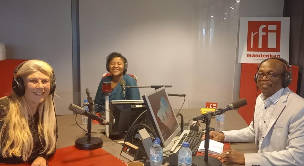 Myriam Guilhot, l’écrivaine Touhfat Mouhtare, et Éric Amiens.