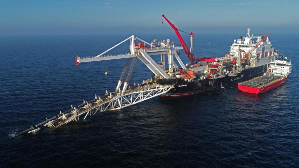 Le Nord Stream 2, presque achevé, passe sous la mer Baltique et contourne l'Ukraine. Il doit permettre de doubler les livraisons directes de gaz naturel russe vers l'Europe occidentale via l'Allemagne.