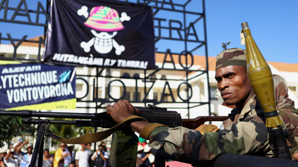 [Emission spéciale] Madagascar : les militaires disent prendre le pouvoir