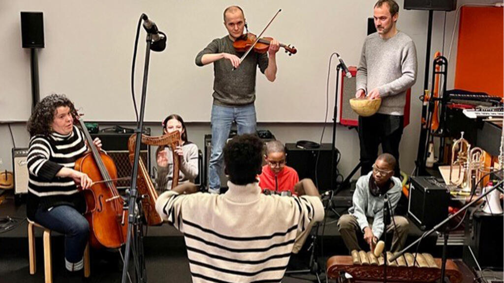 Les élèves du collège Mozart mettent le sport en musique.