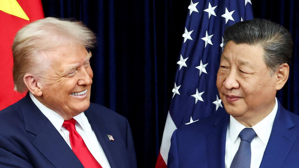 Tổng thống Mỹ Donald Trump và chủ tịch Trung Quốc Tập Cận Bình tại thượng đỉnh bên lề APEC, Busan, Hàn Quốc, ngày 30/10/2025. 