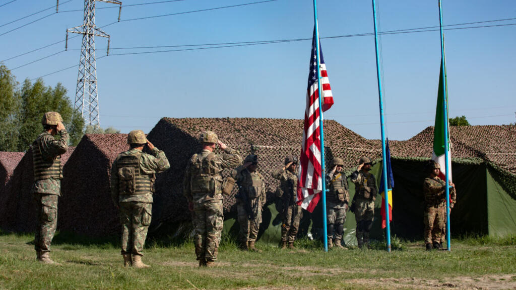 Militari din Brigada 7 Geniu a Armatei SUA la ceremonia de deschidere a exercițiului militar ”Saber Guardian 25”, Frecăței, județul Brăila, România, 9 iunie 2025
