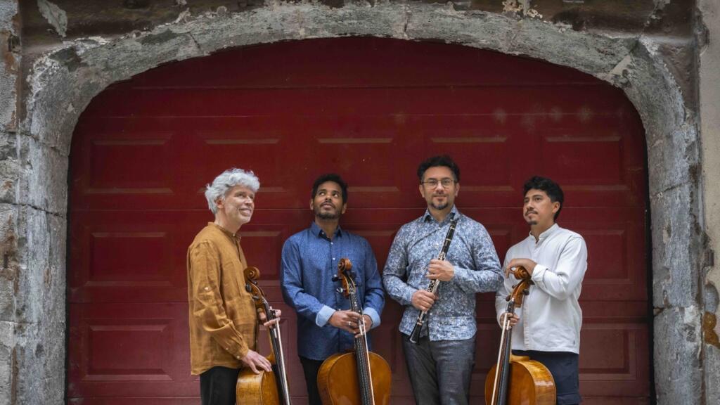 Fernando Lima, um dos idealizadores do festival "Violoncelles en Folie", que completa 20 anos em 2025, e os também músicos Diego Cardoso, Alison Pereira e Diego Coutinho.