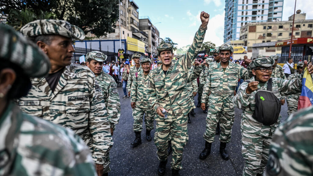 Au Venezuela, la population s'entraine pour défendre le pays