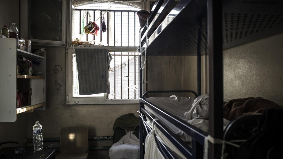 To cope overcrowding, over 2,500 mattresses have been installed in French prisons where inmates sleep on floors (illustration photo).