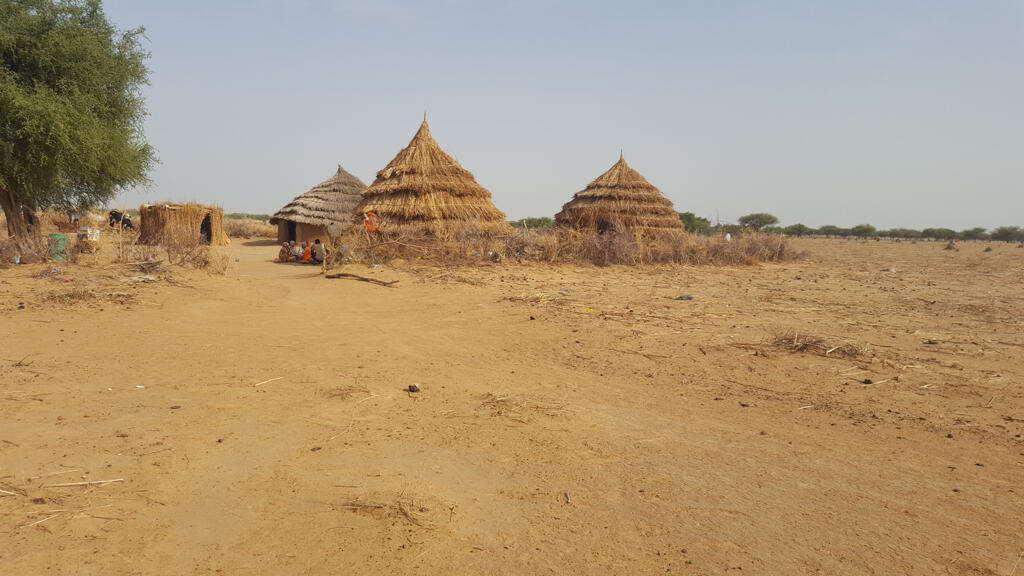 Environs d'Al Boutal. Un environnement aride et les problèmes sociaux accablent les femmes.