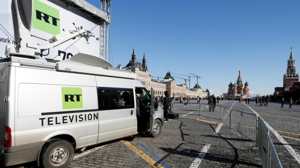 Une camionnette de la chaîne d'État russe RT sur la place Rouge, à Moscou.